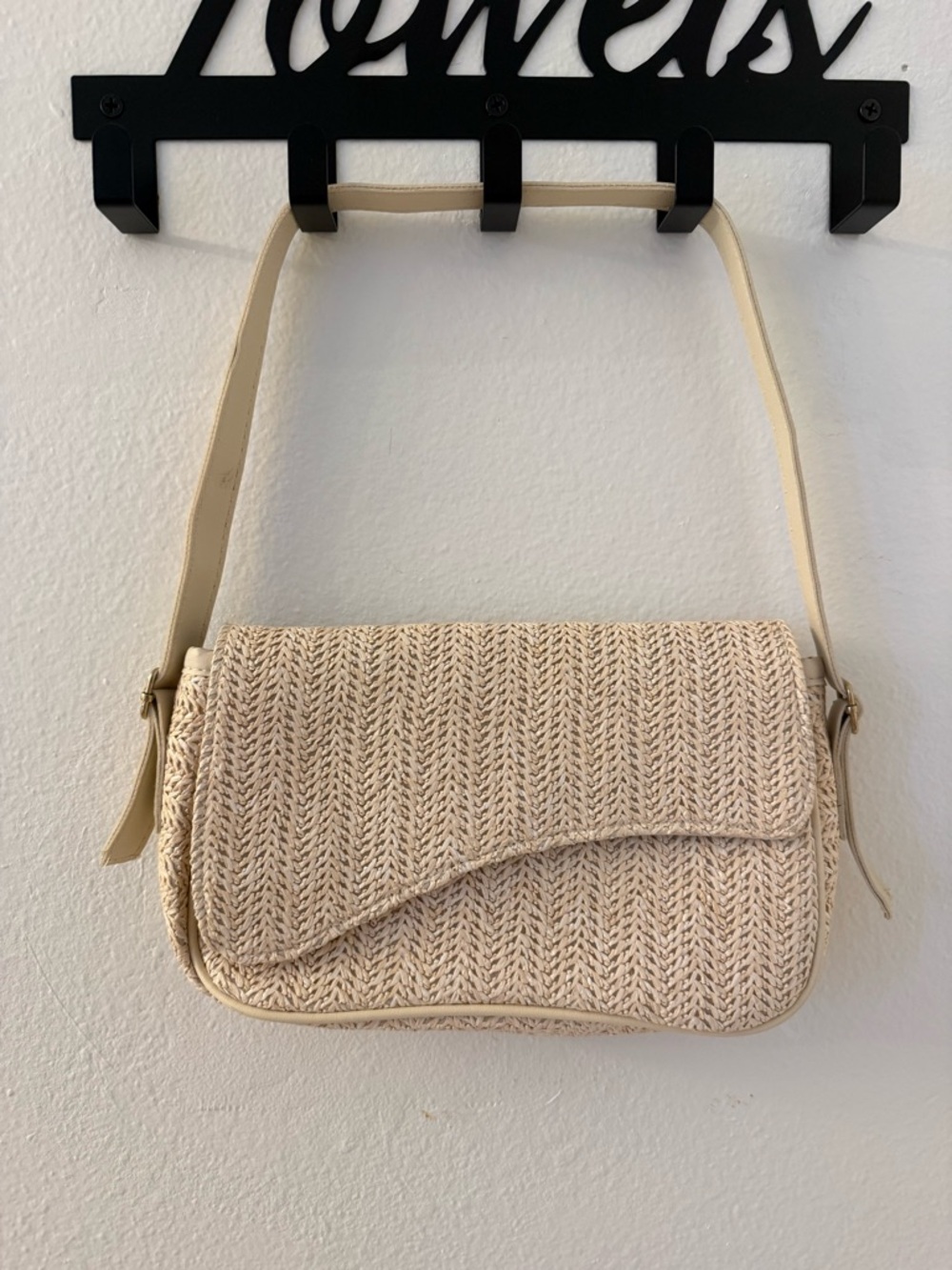 Woven Shoulder Bag in Cream – Classic Casual Women’s Bag